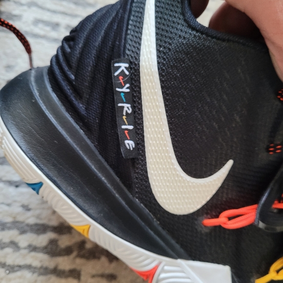 Nike Kyrie 5 'Friends' Size 8.5 - Picture 7 of 10